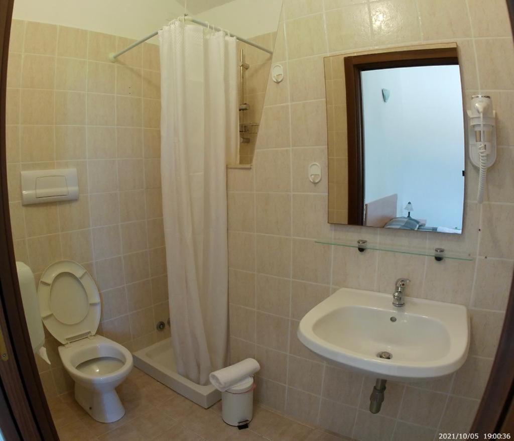 Terrae Eremis: Ristorante, Bar, B&B Roccamorice Bagian luar foto